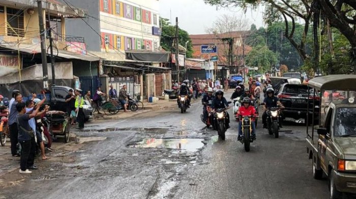 jokowi bersepeda motor di tangerang