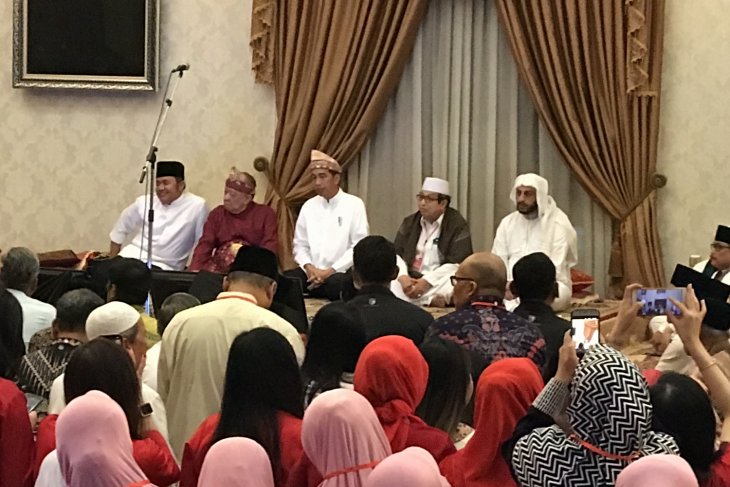 jokowi bertanjak