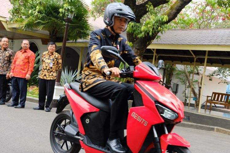 sepeda motor listrik