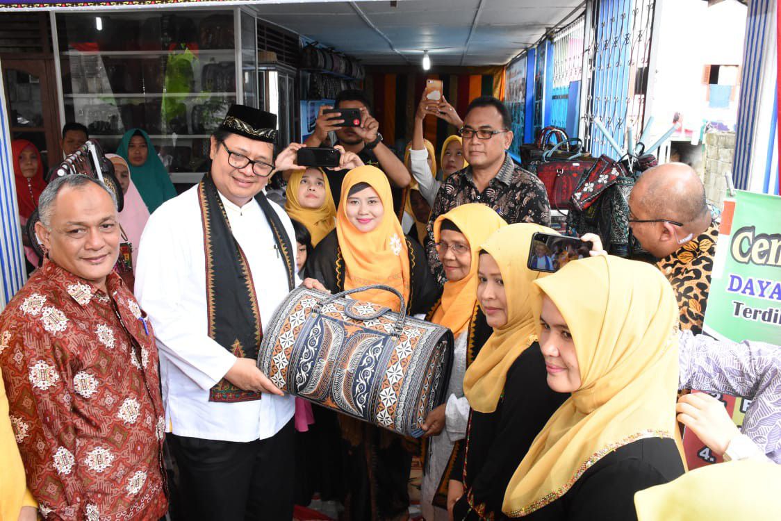 Kunjungi-Aceh-Menperin-Angkat-Potensi-IKM-Bordir-Hingga-Minyak-Atsiri-doc.menperin-ivoox.id_