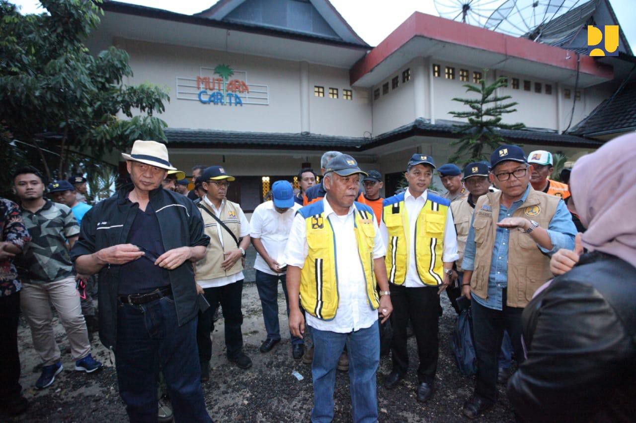 Menteri-Basuki-Fokus-Pada-Evakuasi-Korban-serta-Pembersihan-Sampah-dan-Puing-doc.pupr-ivoox.id_-2