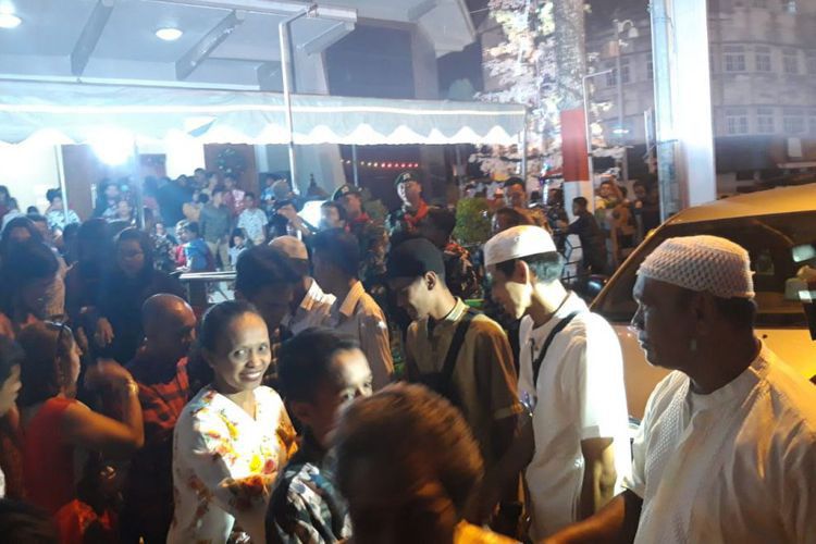 Pemuda-Masjid-di-Ambon-Bantu-Jaga-Ibadah-Natal-di-Gereja-doc.-ibadahnatal-ivoox.id_