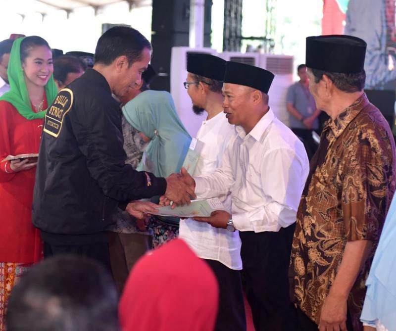 Presiden-Jokowi-Serahkan-5.000-Sertifikat-di-Jakarta-Timur-doc.sertipikat-ivoox.id_