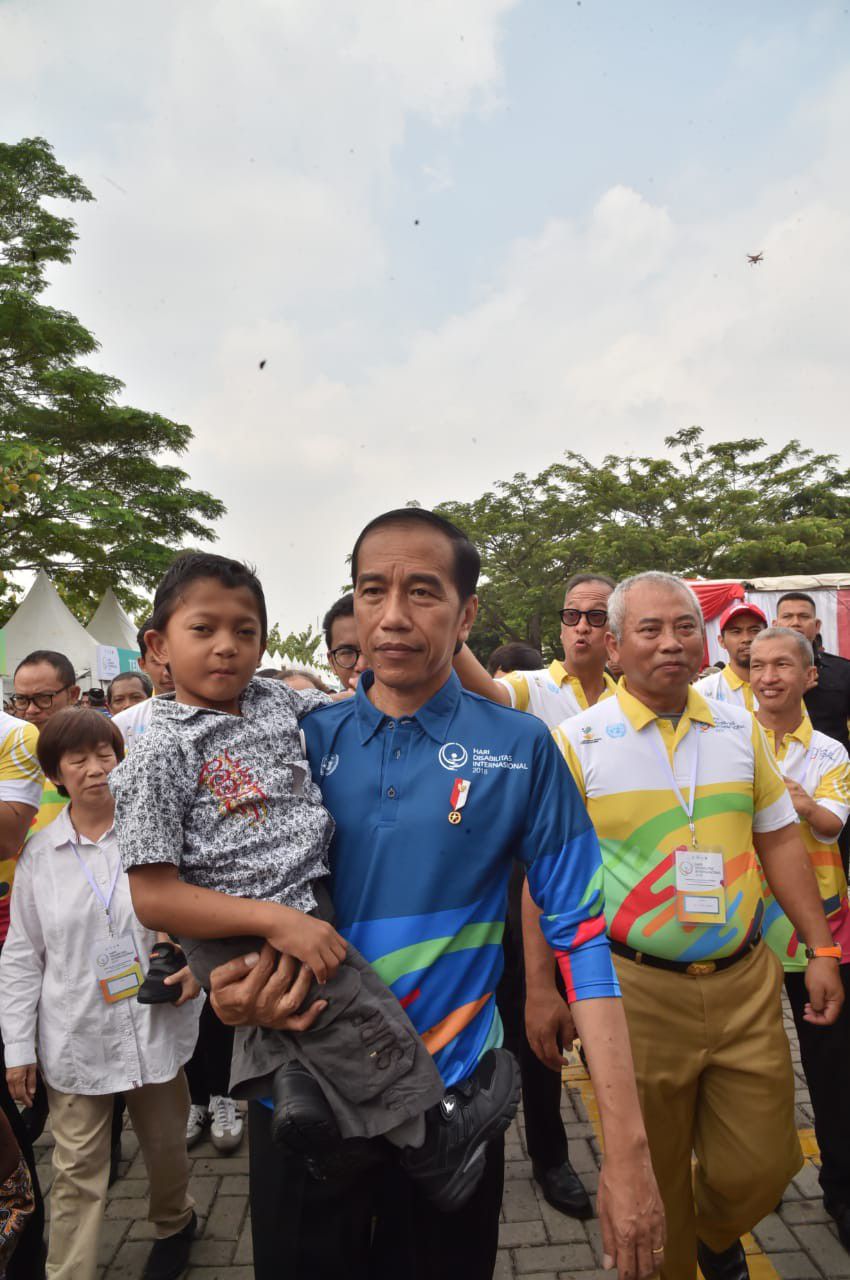Presiden-Semangati-Penyandang-Disabilitas-Gendong-ADUL-ke-Acara-Hari-Disabilitas-Internasional-doc.Kemensos-ivoox.id_