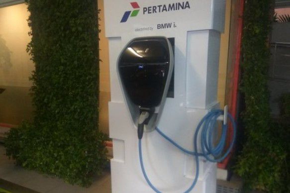 Stasiun-Pengisian-Listrik-Umum-Pertama-Diresmikan-Menteri-ESDM-doc.esdm-ivoox.id_