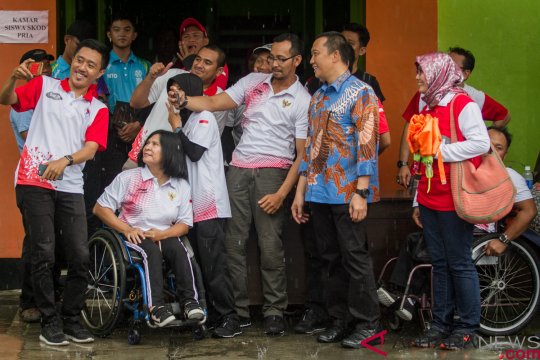 menpora -beri bonus dan SKO