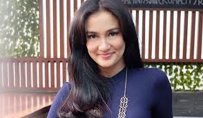 Atiqah Hasiholan