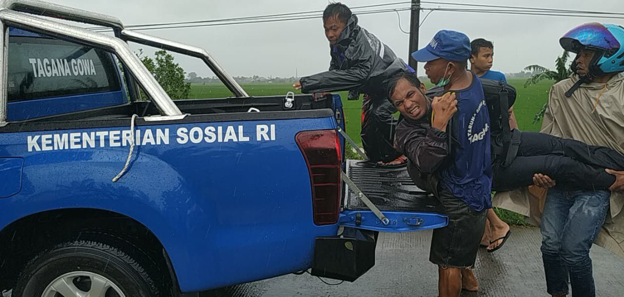 Banjir-Terjang-Sulsel-Tagana-Lakukan-Evakuasi-dan-Dirikan-Tiga-Dapur-Umum-doc.Kemensos-ivoox.id_