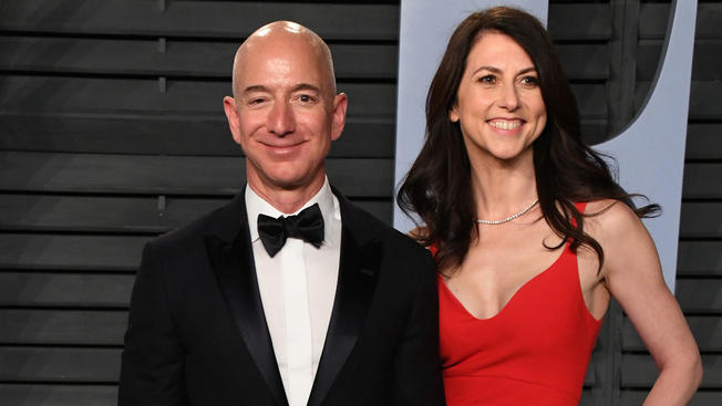 CEO Amazon Jeff Bezos dan istrinya MacKenzie Bezos
