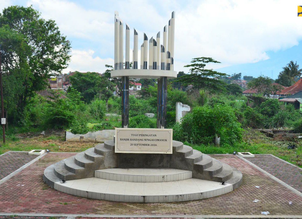 Cegah-Garut-Banjir-Kementerian-PUPR-Bangun-5-Km-Tanggul-Sungai-Cimanuk-dan-Check-Dam-doc.pupr-ivoox.id_