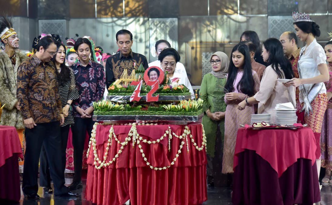 Hadiri-Ulang-Tahun-Megawati-Presiden-Jokowi-Doakan-Sehat-dan-Bahagia-doc.Megawati-ivoox.id_