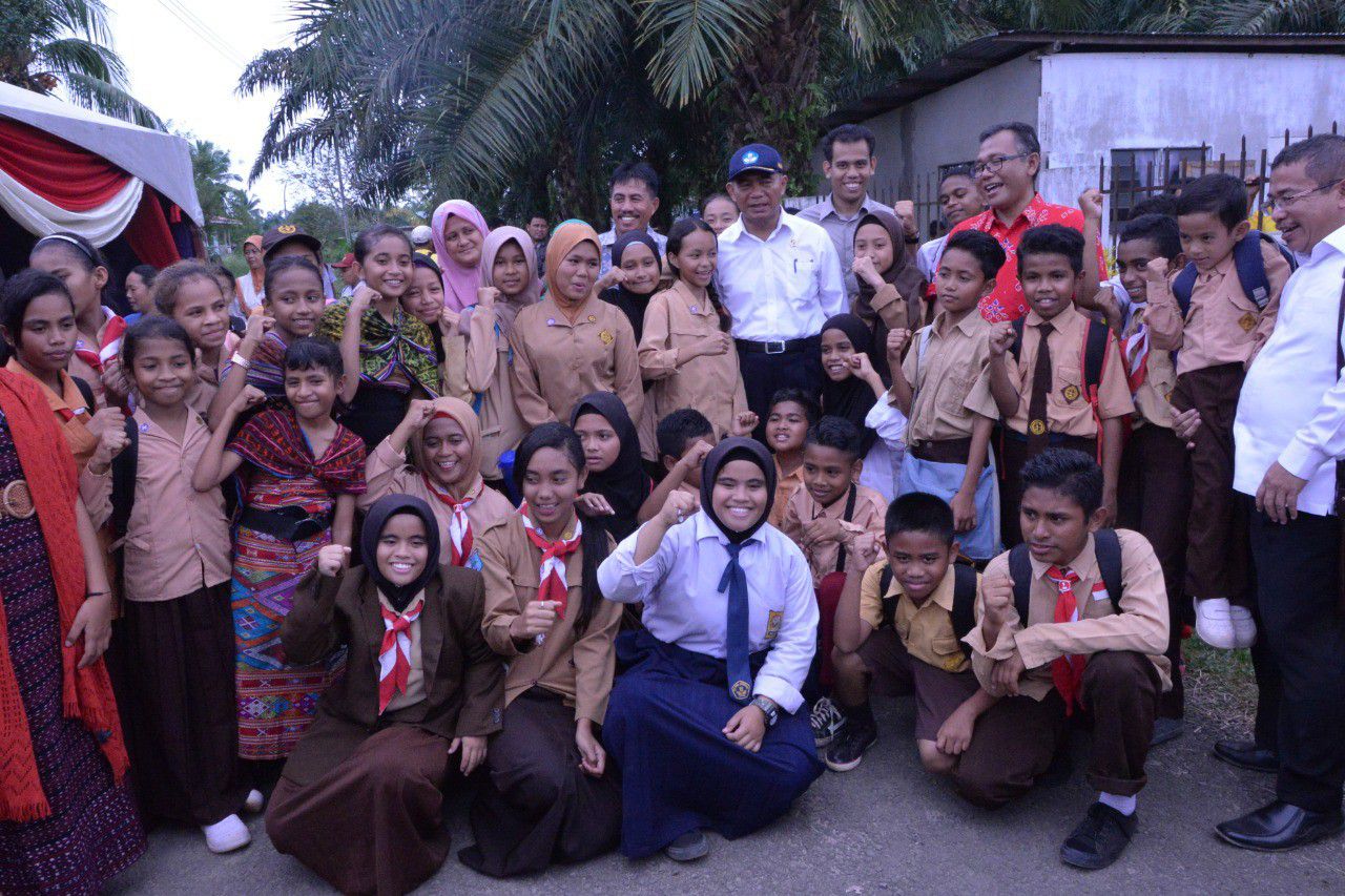 Kunjungi-Komunitas-Belajar-di-Tawau-Mendikbud-Berjanji-Benahi-Fasilitas-Pendidikan-doc.Kemendikbud-ivoox.id_