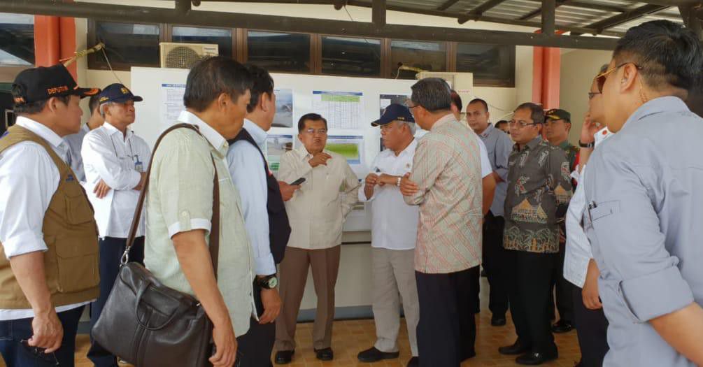 Menteri-Basuki-Dampingi-Wapres-JK-Meninjau-Penanganan-Banjir-di-Sulsel-doc.KemenPUPR-ivoox.id_