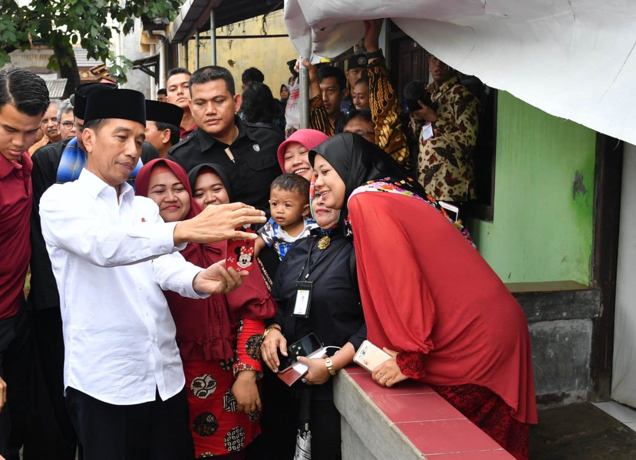 Presiden-Tinjau-Langsung-Program-Sambungan-Listrik-Gratis-di-Bekasi-doc.-listrik-ivoox.id_