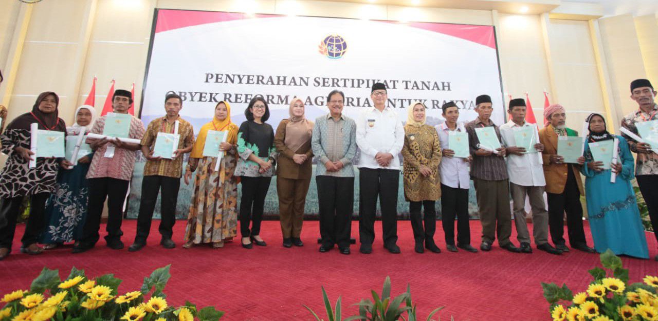 Selain-Serahkan-Sertipikat-Kepada-Masyarakat-Kanwil-BPN-Provinsi-Banten-Juga-Serahkan-Sebagian-Tanah-Eks-HGU-Kepada-KOPASSUS-doc.KemenATRBPN-ivoox.id_