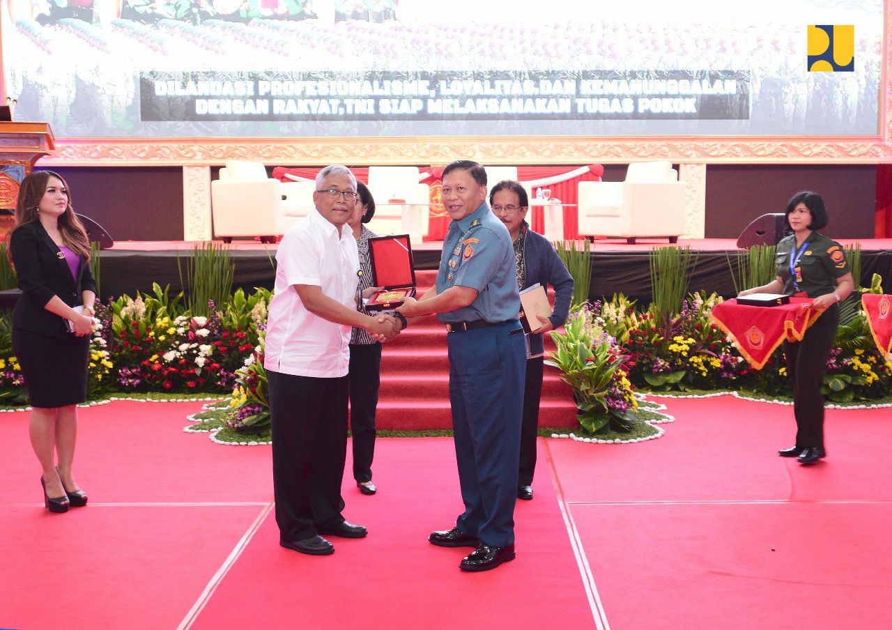 Sinergi-Kementerian-PUPR-dan-TNI-Memperkuat-Persatuan-Melalui-Pembangunan-Infrastruktur-doc.pupr-ivoox.id_