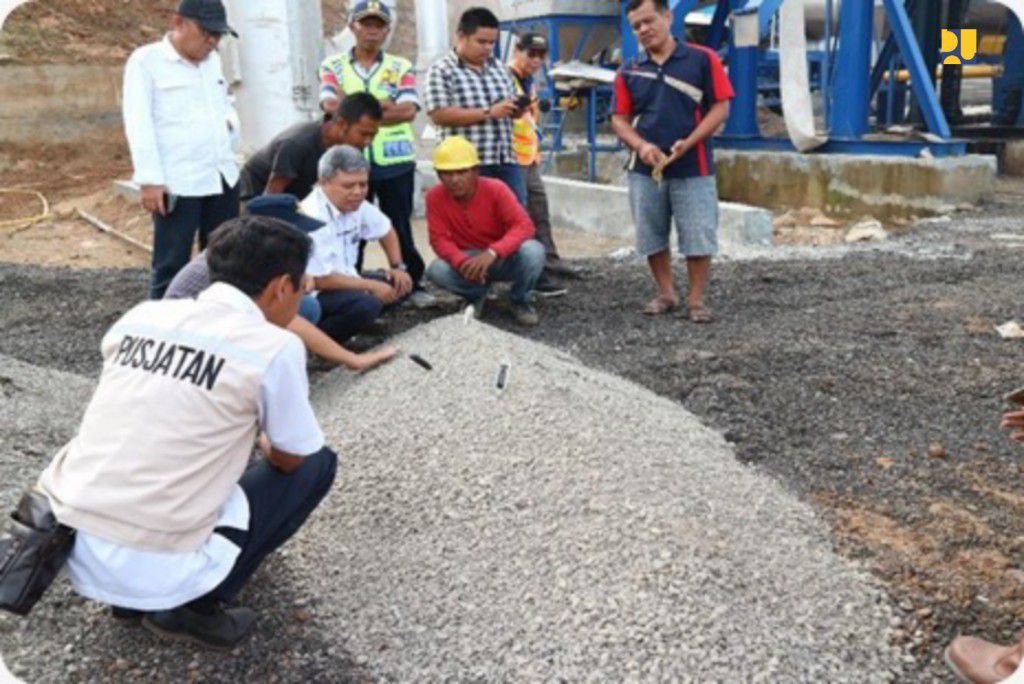 Tahun-2019-Kementerian-PUPR-Targetkan-Serap-2.542-Ton-Aspal-Karet