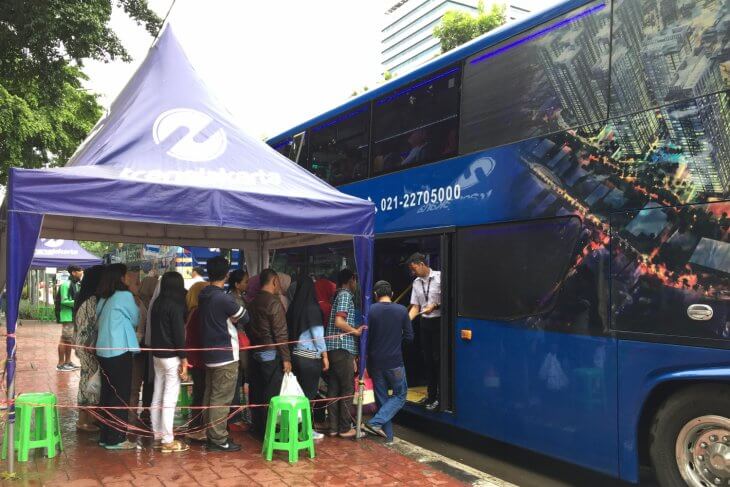 bus tingkat wisata