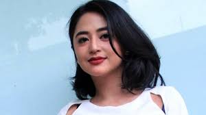 dewi perssik