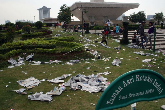 sampah tahun baru