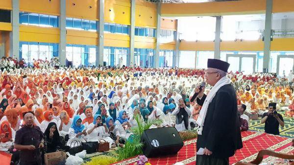 Emak-Emak-di-Makassar-Diajak-untuk-Menangkan-Jokowi-Maruf-doc.Pemilu-ivoox.id_