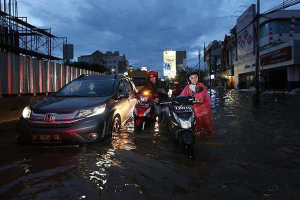 Genangan-Berkurang-DKI-Tetap-Siaga-Banjir-doc.PemprovDKI-ivoox.id_