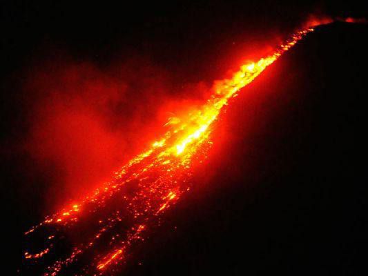 Gunung-Karangetang-Erupsi-Masyarakat-Dievakuasi-doc.Erupsi-ivoox.id_