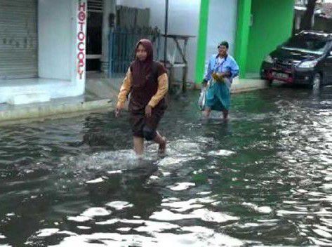 Hujan-Sebabkan-Banjir-di-Tegal-doc.tegal-ivoox.id_