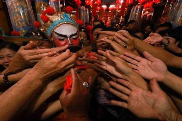 Makna-dan-Legenda-Pemberian-Angpao-Saat-Perayaan-Imlek-doc.Imlek-ivoox.id_