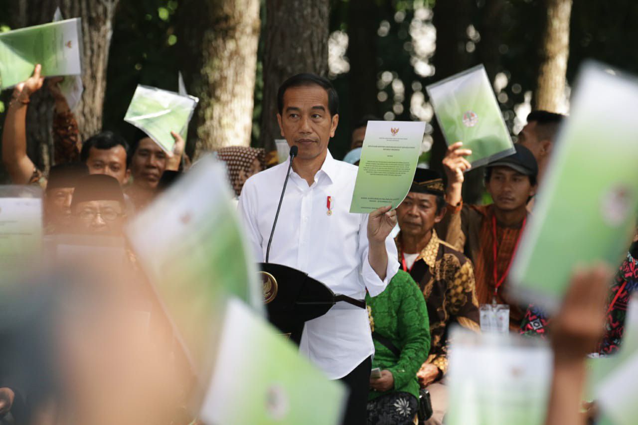 Presiden-Joko-Widodo-Menyerahkan-SK-Perhutanan-Sosial-di-Cianjur-doc.KemenLHK-ivoox.id_