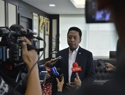 Romahurmuziy-Berharap-Neno-Warisman-Segera-Bertobat-doc.NenoWarisman-ivoox.id_