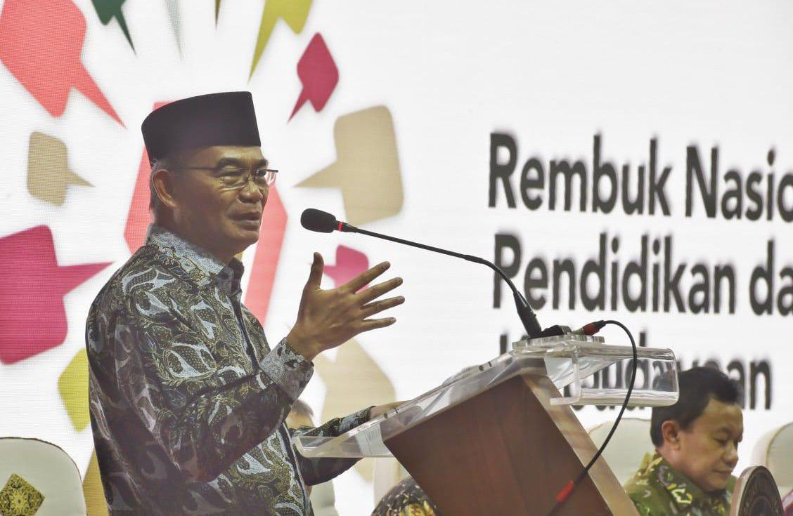Zonasi-Pendekatan-Mikroskopik-sebagai-Solusi-Menuju-Tata-Kelola-Pendidikan-yang-Lebih-Baik-doc.zonasi-ivoox.id_