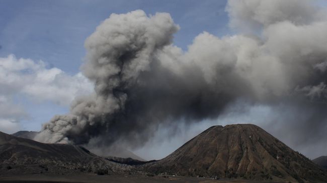 bromo erupsi