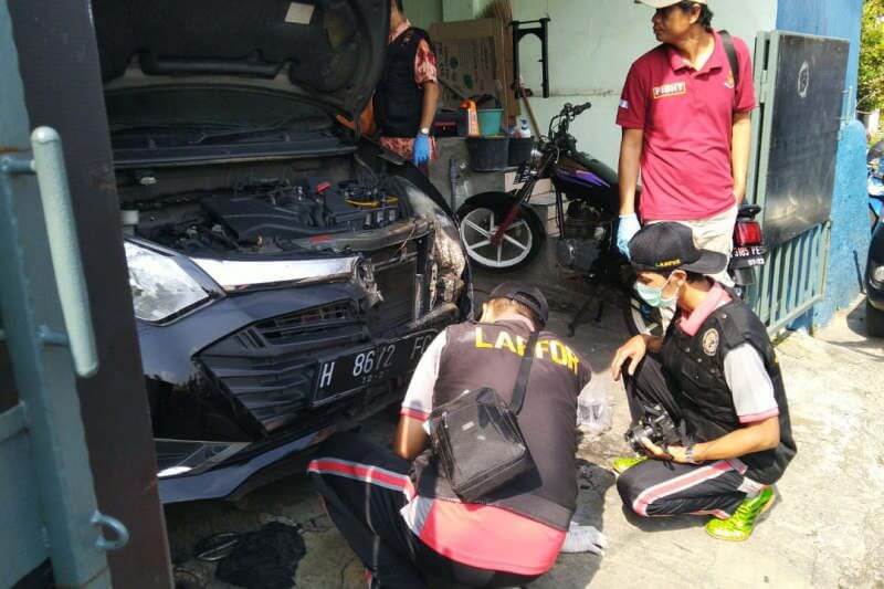 pembakaran-mobil