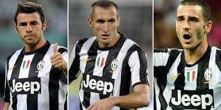trio lini belakang juventus