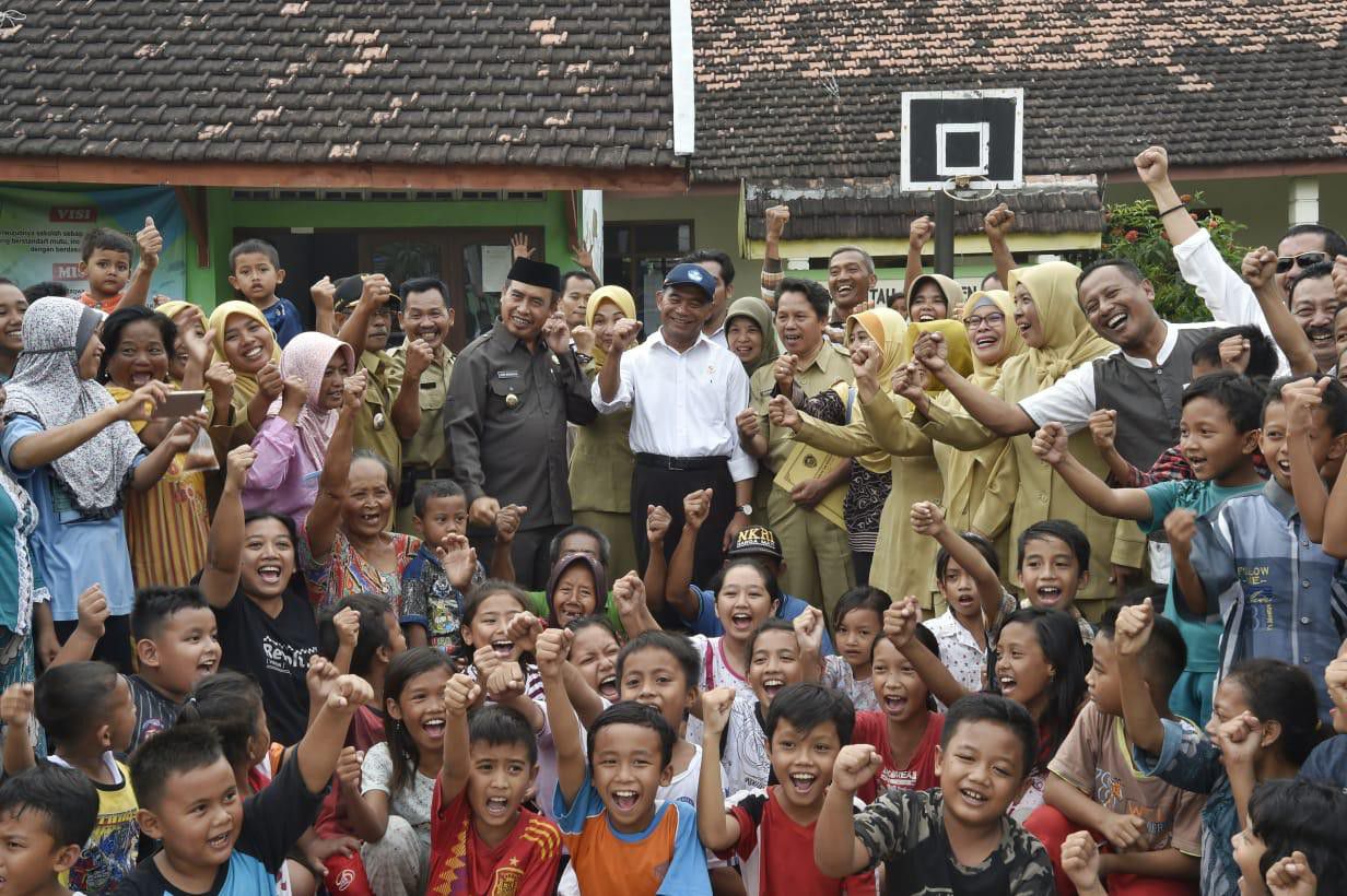 Mendikbud-Prioritaskan-Perbaikan-Fasilitas-Belajar-Sekolah-Terdampak-Bencana-Banjir-Madiun-doc.Mendikbud-ivoox.id_