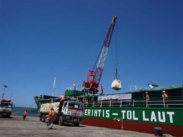Menhub-Pantau-Tol-Laut-di-Saumlaki-doc.Kemenhub-ivoox.id_