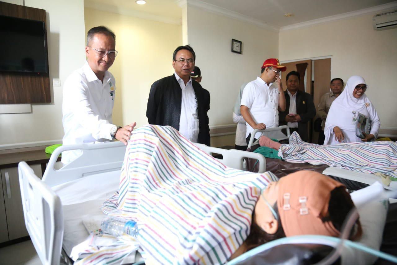 Mensos-Berikan-Bantuan-Korban-Gempa-dan-Longsor-NTB-doc.Kemensos-ivoox.id_