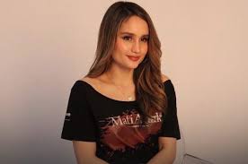 cinta laura