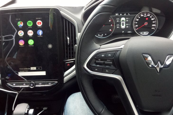 interior wuling almaz
