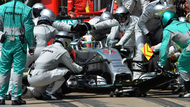 lewis hamilton ganti ban