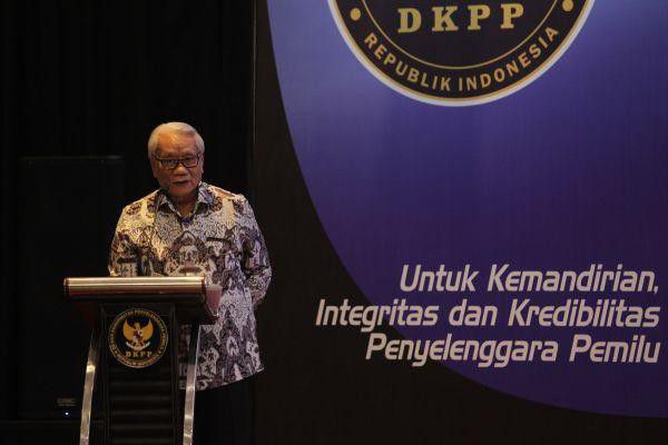 DKPP-Berhentikan-Ketua-KPU-Pariaman-Karena-Bertemu-Dahnil-Anzhar-doc.DKPP-ivoox.id_
