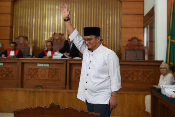 Dahnil-Nggak-Tahan-Lihat-Foto-Ratna-Lama-lama-doc.Dahnil-ivoox.id_