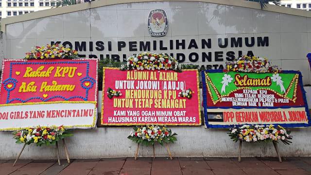 Karangan-Bunga-Ramaikan-Kantor-KPU-doc.KPU-ivoox.id_