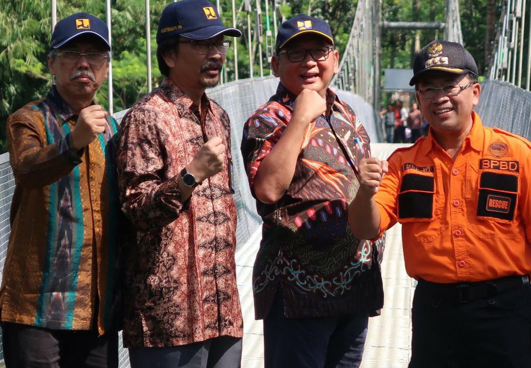 Kementerian-PUPR-Bangun-Jembatan-Gantung-Teknologi-Judes-Hubungkan-Desa-Terpencil-di-Cianjur-doc.pupr-ivoox.id_