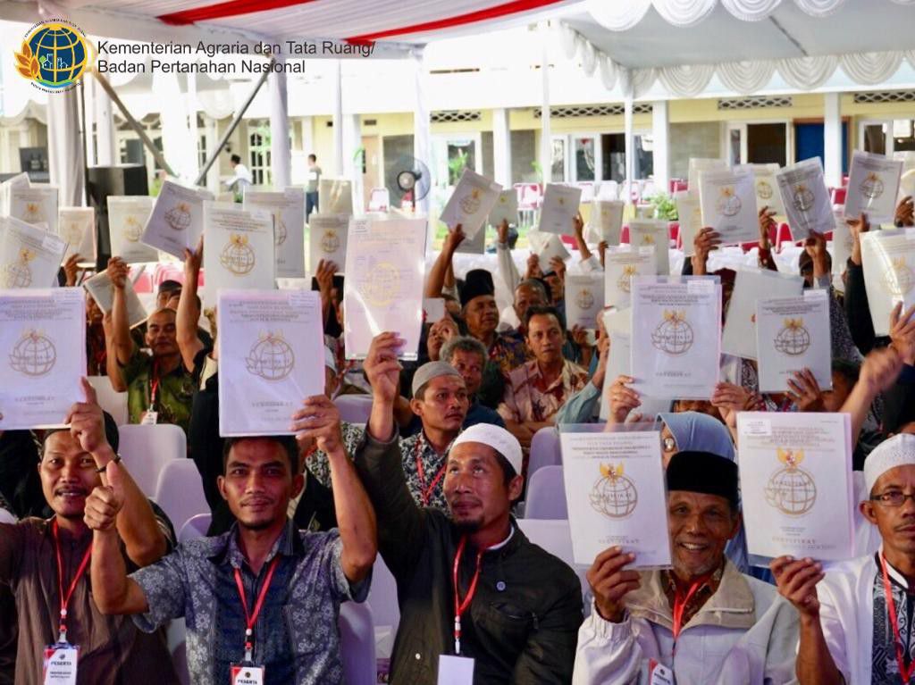 Komitmen-Cegah-Sengketa-Tanah-Kementerian-ATRBPN-Serahkan-Ribuan-Sertipikat-Tanah-Wakaf-doc.ATRBPN-ivoox.id_