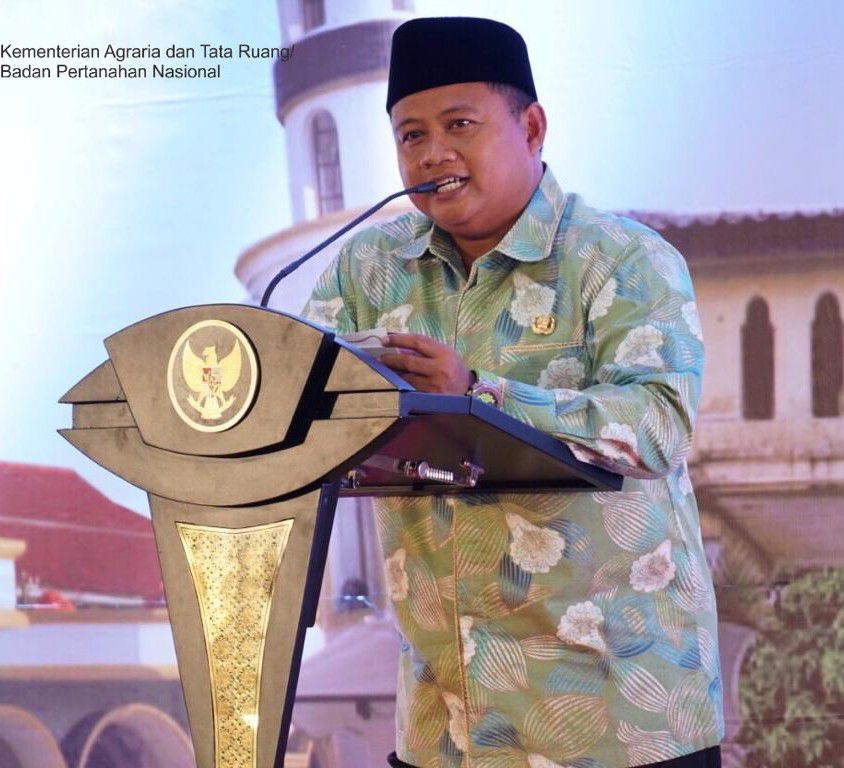 Komitmen-Cegah-Sengketa-Tanah-Kementerian-ATRBPN-Serahkan-Ribuan-Sertipikat-Tanah-Wakaf-doc.komitmen-ivoox.id_