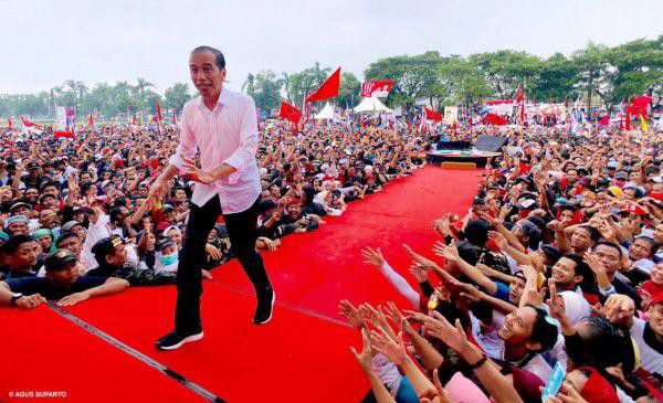 Relawan-01-Sukarela-Beri-Dukungan-Lewat-Konser-Putih-Bersatu-doc.Jokowi-ivoox.id_