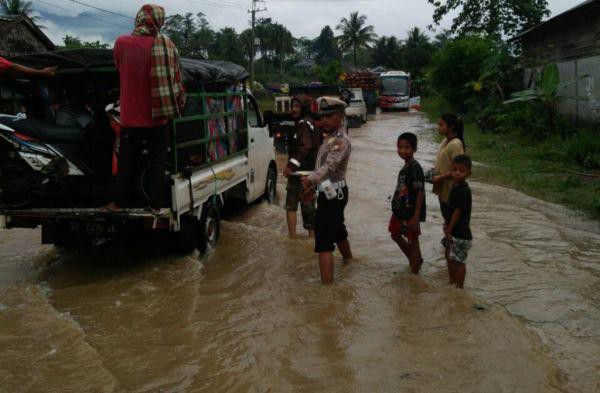 Sulsel-Tiga-Kabupaten-ini-Terendam-Banjir-doc.banjir-ivoox.id_