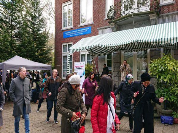 WNI-di-Belanda-Antusias-Ambil-Bagian-di-Pemilu-2019-doc.belanda-ivoox.id_